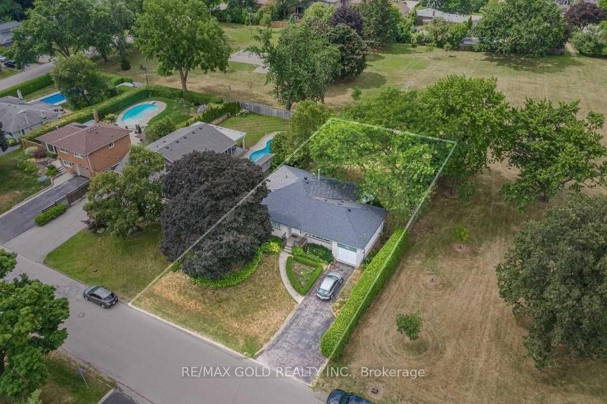 Aerial view of 378 Sandlewood Rd — the lot outlined, with mature trees and Rebecca Gardens park adjacent